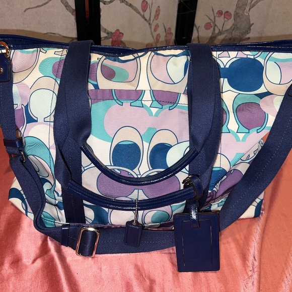 Coach F77285 Sv/Multicolor Kyra Print Travel Blue Purple Grey White Tote - Picture 1 of 11
